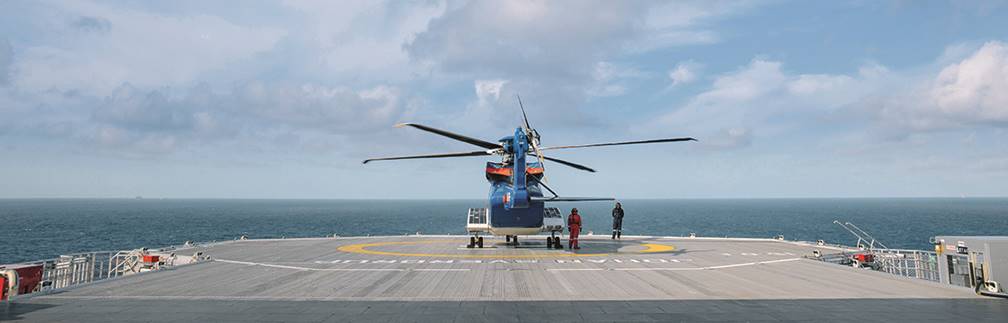 A boat sitting on top of a sandy beach next to the ocean

Description automatically generated